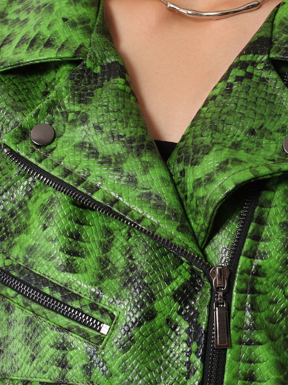 Женская косуха из экокожи