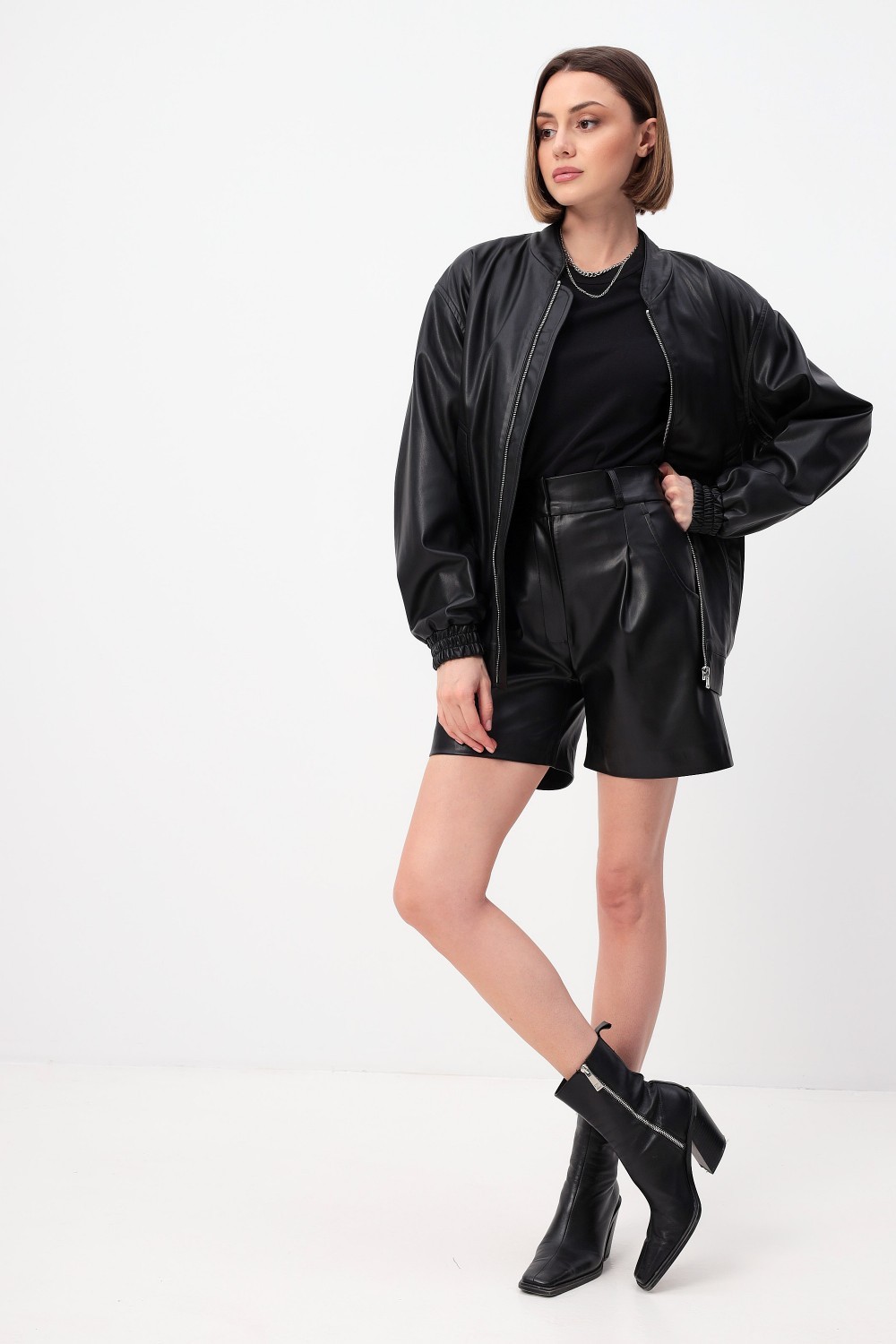 Женские шорты из экокожи